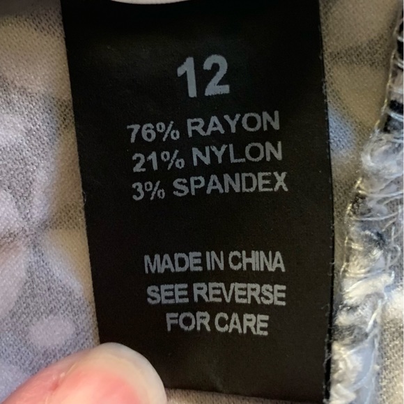 New directions short geo metric abstract fabric blue and white - Picture 7 of 8